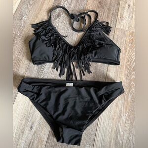 ⛱️ Top melon black fringe bikini set. Never worn
